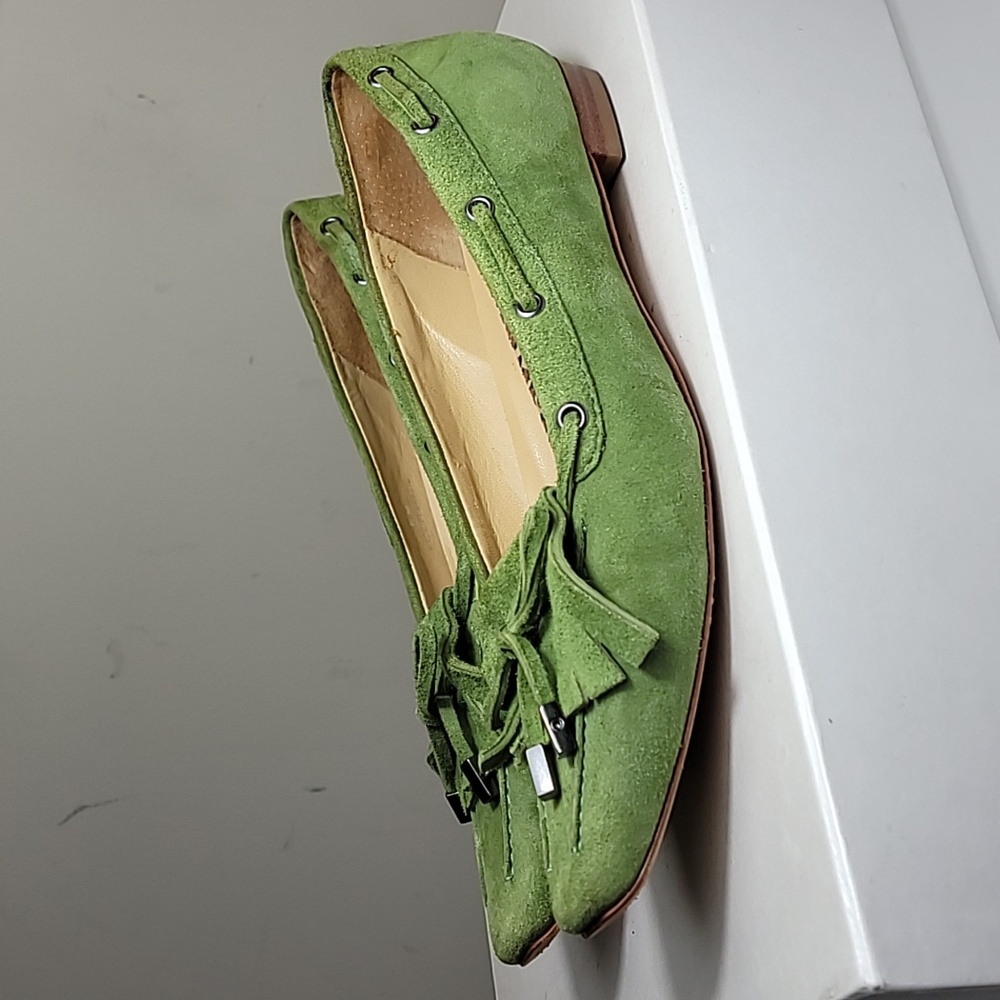 Ann Taylor green suede leather kilted tasseled loafers size 5M